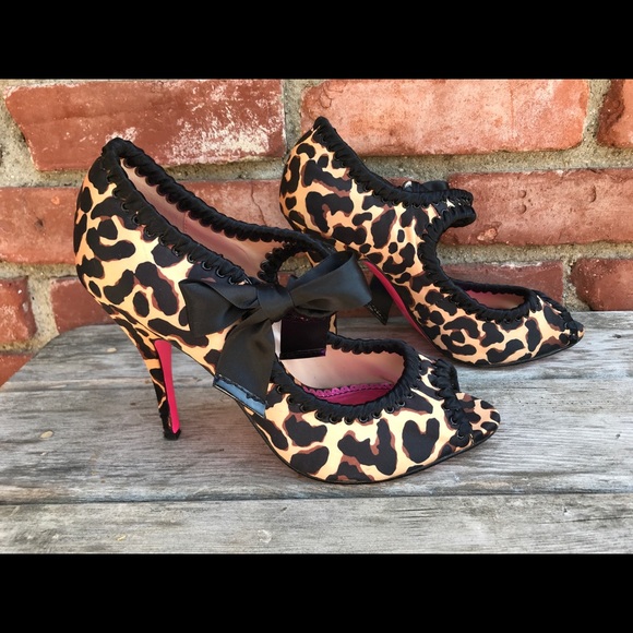 Betsey Johnson Leopard Print Bow Heels - Picture 6 of 8